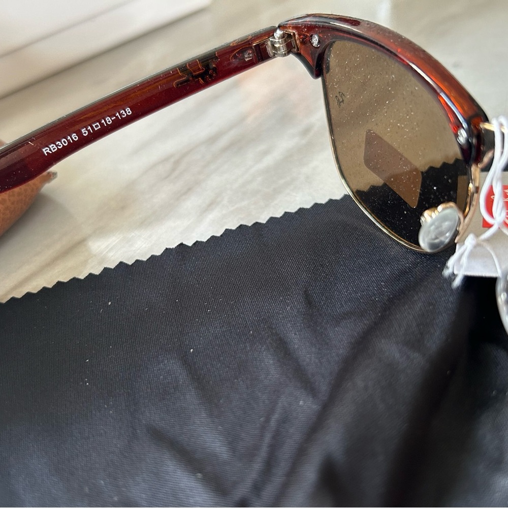 USED Ray-Ban Tortoise and Gold Sunglasses - Picture 5 of 6